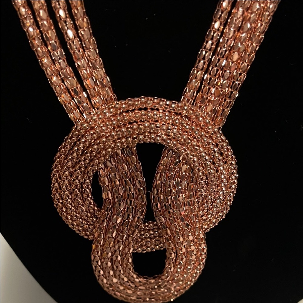 Chain Style Necklace - Picture 4 of 6